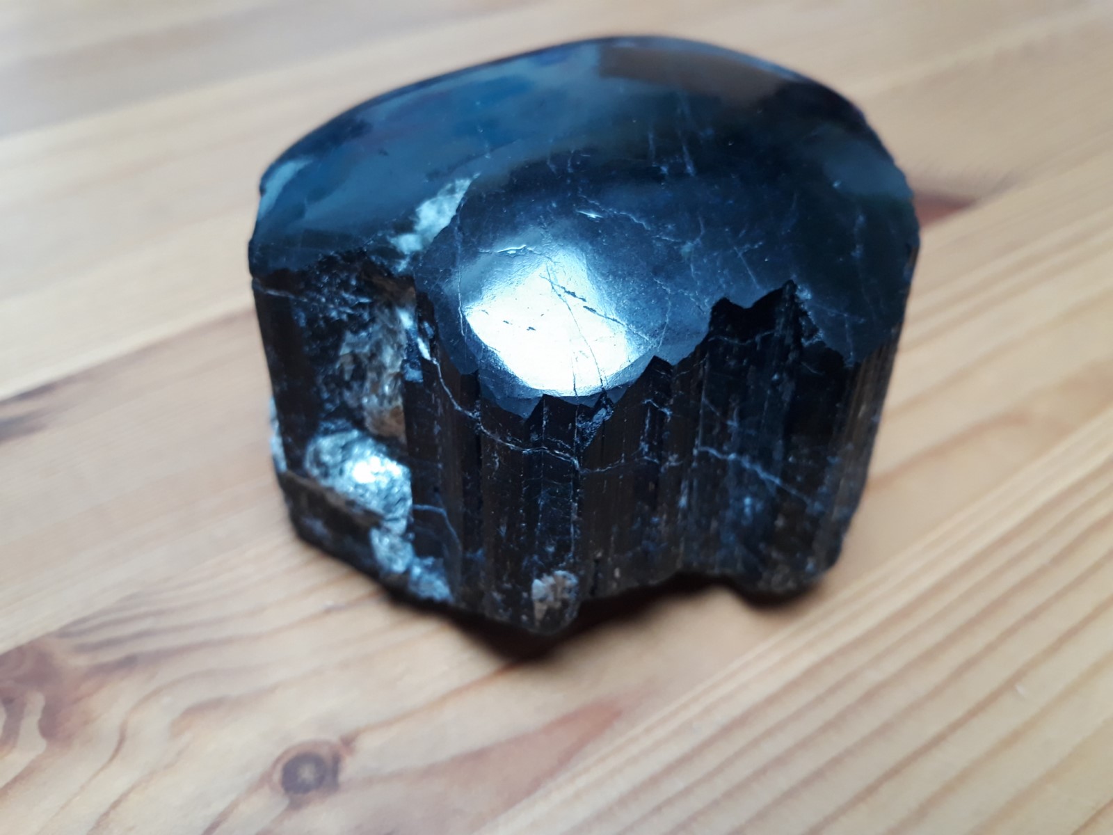 Pierre tourmaline noire alt=